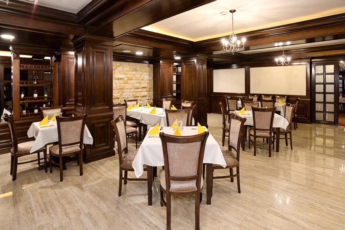 Hotel Alpin Rarau Câmpulung Moldovenesc エクステリア 写真